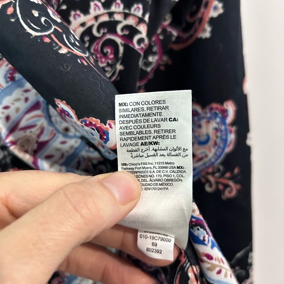 Chico's Paisley Button Front Blouse Size L No Iron Packable Office Contemporary - Picture 9 of 9